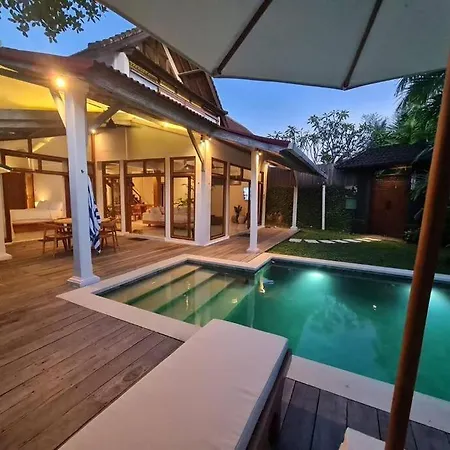 Savvy Villa, A Tranquil Oasis & Walk To The Beach