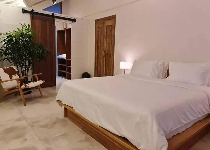 Savvy Villa, A Tranquil Oasis & Walk To The *