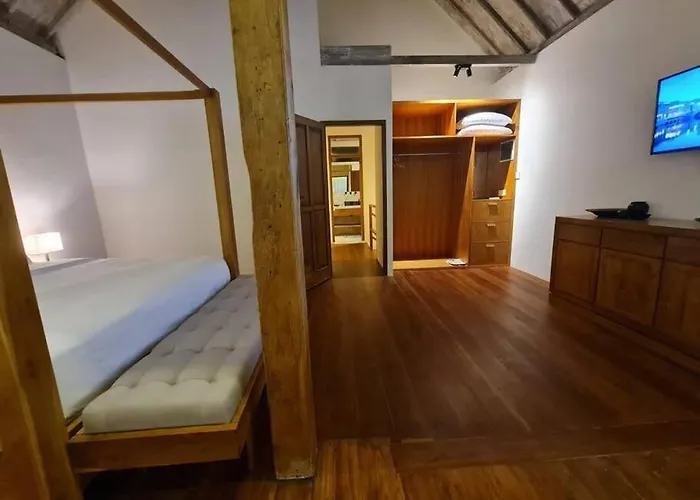 Savvy Villa, A Tranquil Oasis & Walk To The 别墅 塞米亚克