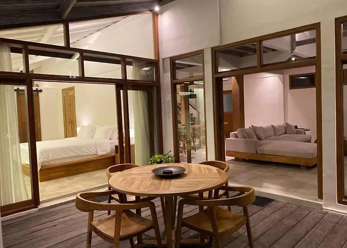 Savvy Villa, A Tranquil Oasis & Walk To The * 塞米亚克