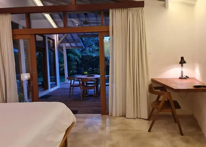 Savvy Villa, A Tranquil Oasis & Walk To The 塞米亚克
