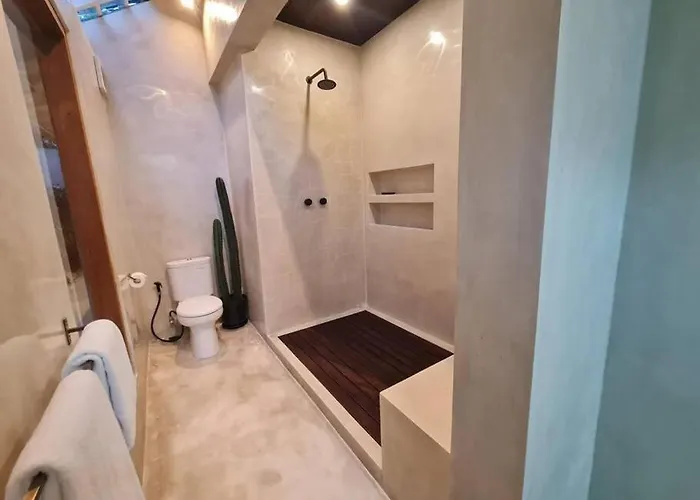 Savvy Villa, A Tranquil Oasis & Walk To The 塞米亚克