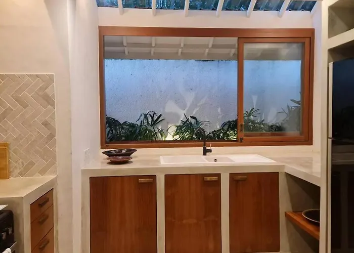 Savvy Villa, A Tranquil Oasis & Walk To The * 塞米亚克