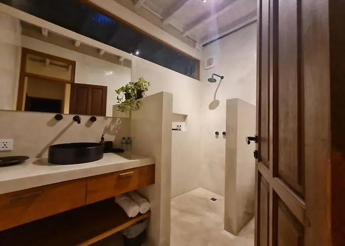 Savvy Villa, A Tranquil Oasis & Walk To The *